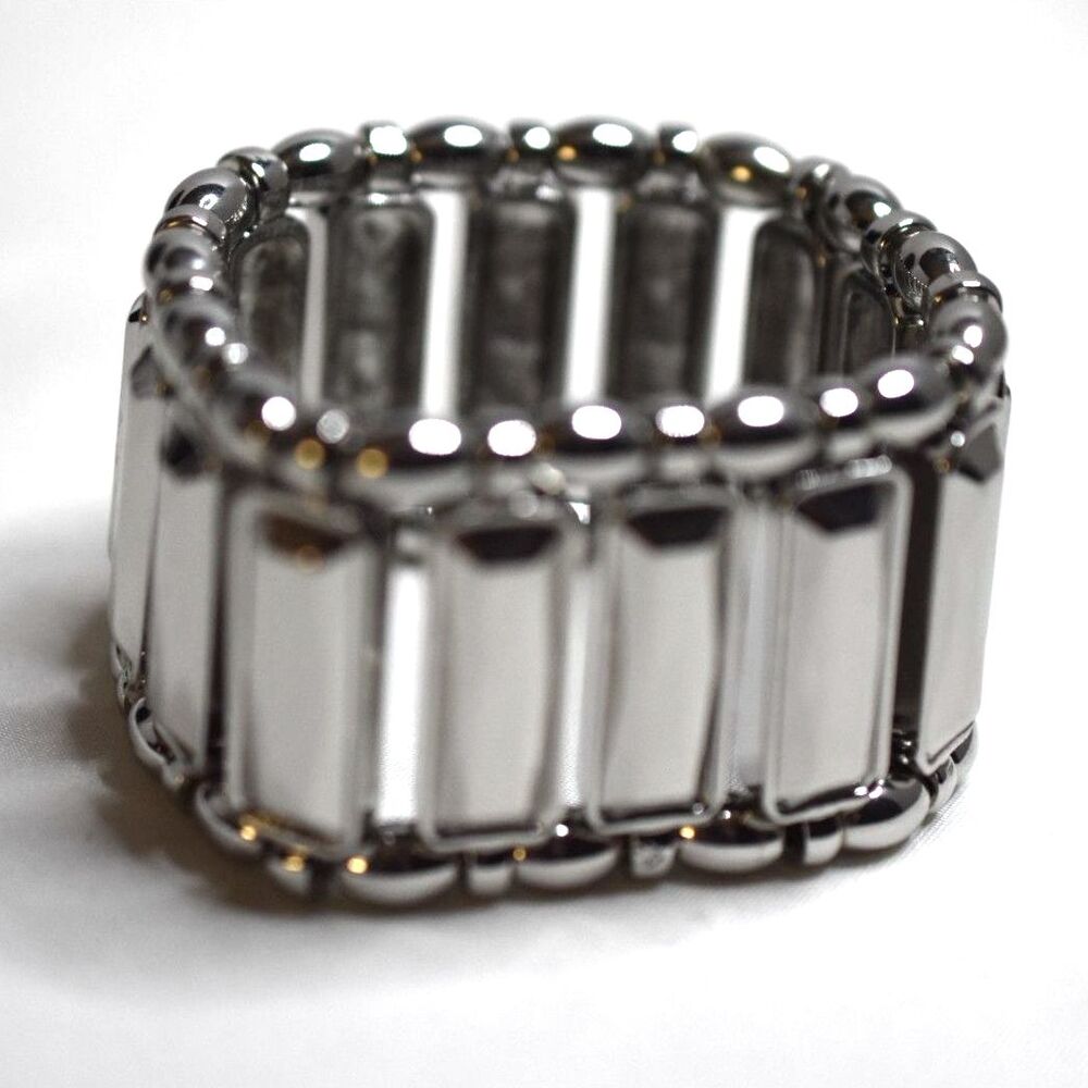 NWOT Polished Silver Tone Rectangular Panels/Beaded Border 7" Stretch Bracelet